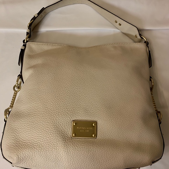 Michael Kors Handbags - Michael Kors Hobo bag